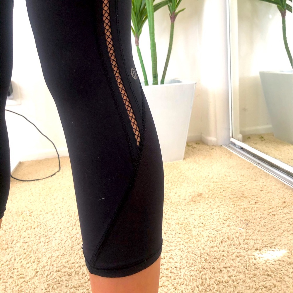 Capri Lululemon leggings - fishnet down the side